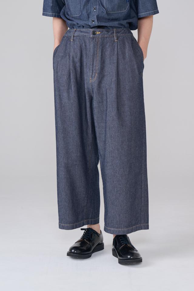2 TUCK CROPPED DENIM TROUSER
