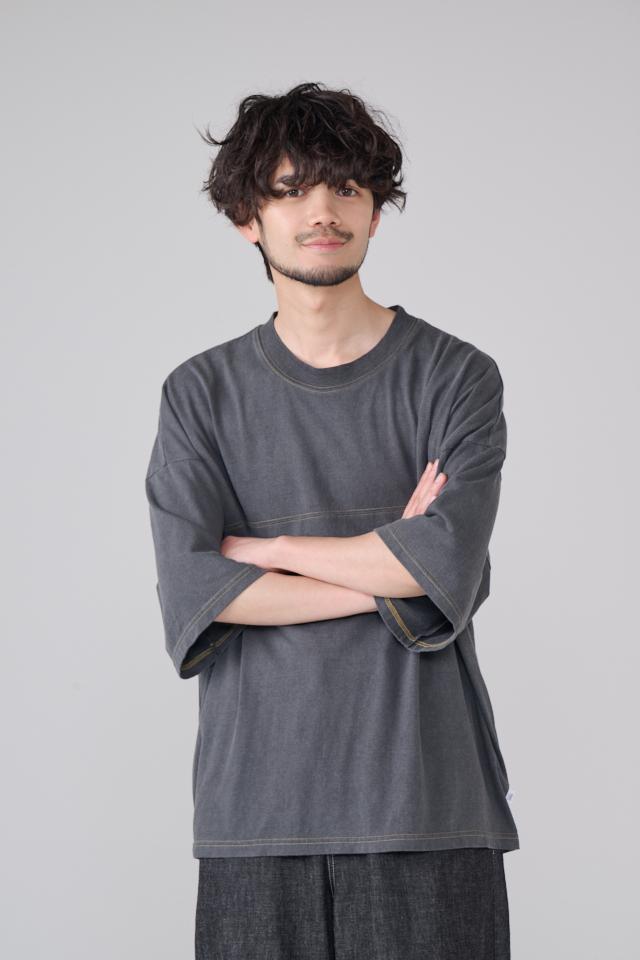 CONTRAST TEE