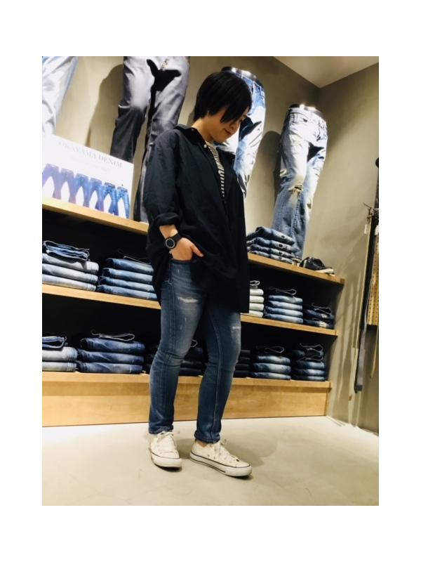 【モデル身長】150cm 【着用】 トップス：ソフトタイプライター・プルオーバーシャツ／NAVY／F デニム：ストレッチデニムヒザ下ストレートパンツ＜Flute＞／24インチ 