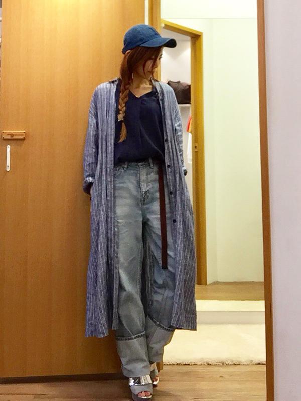 【モデル身長】 152cm 【着用】 ストライプシャツワンピース  : 品番 RTA180HLSH060 / L−NAVY / Fサイズ インディゴ調楊柳ブラウス   ： RTA180HLSH071  /  l−BLUE / Fサイズ ハイライズストレートデニム  :  品番 RTA180HLPT005 / L -BLUE  /  24インチ  ※インディゴ調楊柳ブラウスについては現在、オンラインストア掲載準備中です。