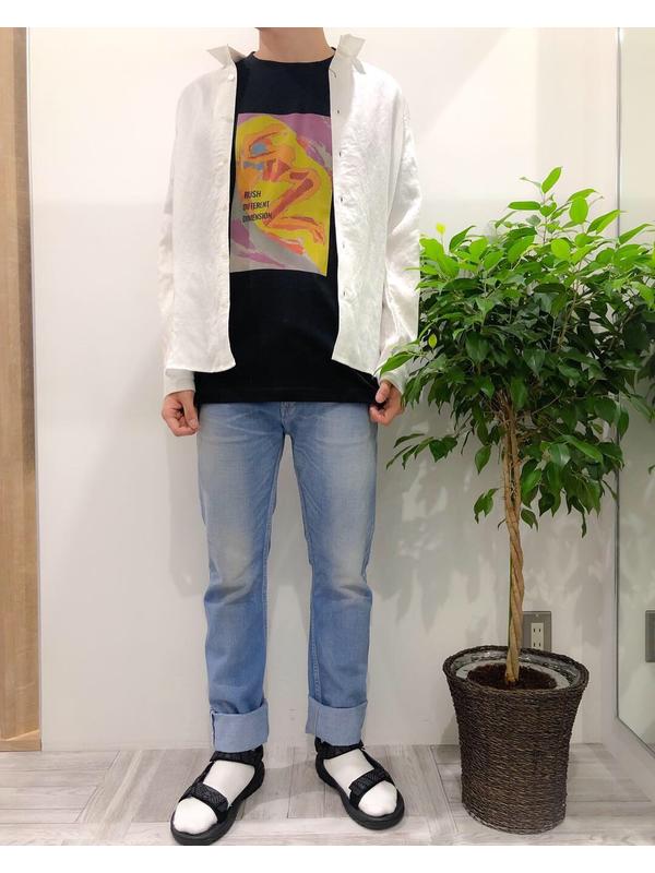 【モデル身長】 172cm  【着用】 テンセルリネンホワイトシャツ：RTA190HSH054，WHITE，M  コットンブークレL/S Tee：RTA190HCU003，BLACK，M  ヴィンテージカラーストレートパンツ：RTA190HPT051，BLUE，31インチ 