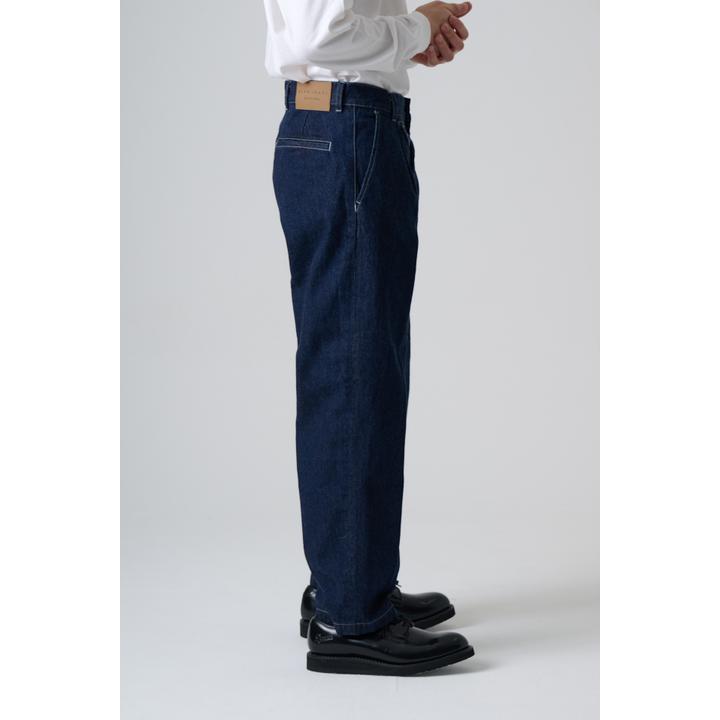 TUCK DENIM TROUSER