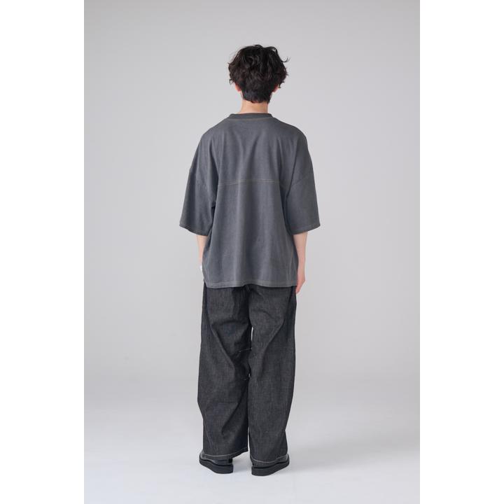 CONTRAST TEE
