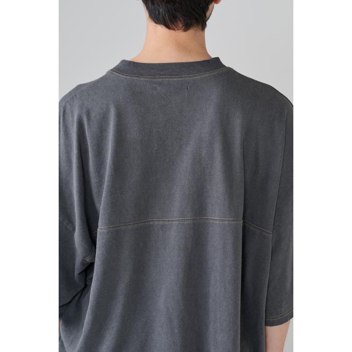 CONTRAST TEE