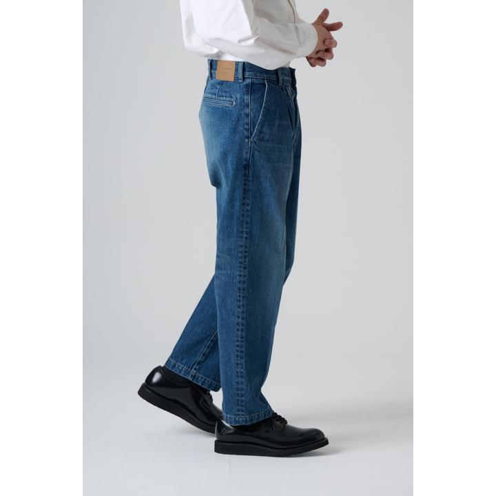 TUCK DENIM TROUSER